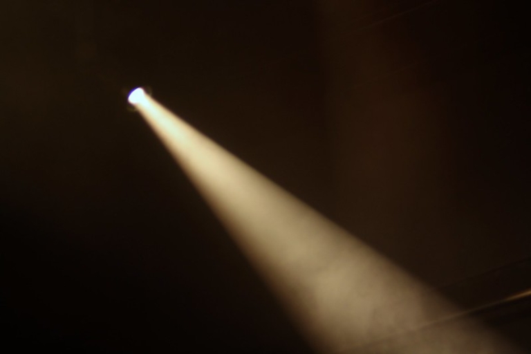 Spotlight, par Blondinrikard Fröberg (Flickr; CC BY 2.0)